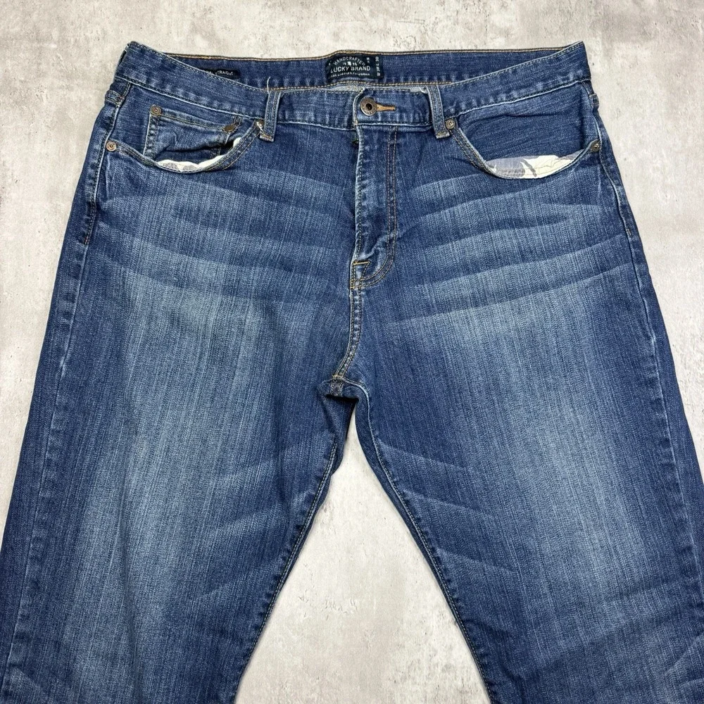 Lucky Brand Jeans Men's Size 38x30 221 Orginal Straight Med Wash Stretch Denim